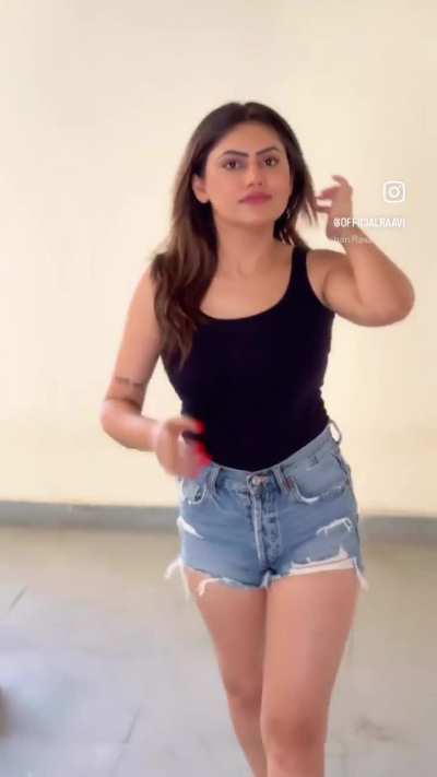 ਲੁੱਚੀ ਰਾਵੀ ਬੱਲ ਦੇ ਪੱਟ ਮੁੱਠ ਮਰਵਾਦੋ ਕੋਈ