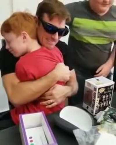 Dad seeing his children’s red hair for the first time with enChroma glasses
