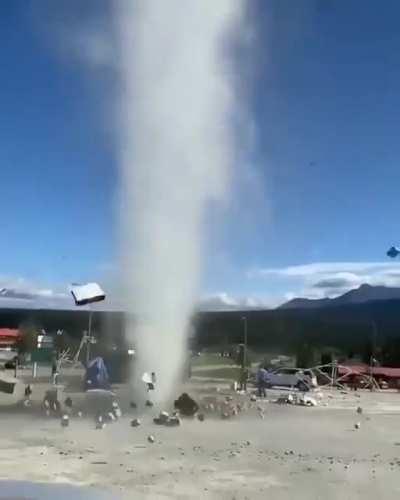 🔥 Terrifying sand whirlwind