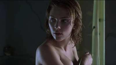 Scarlett Johansson is such a sexy babe