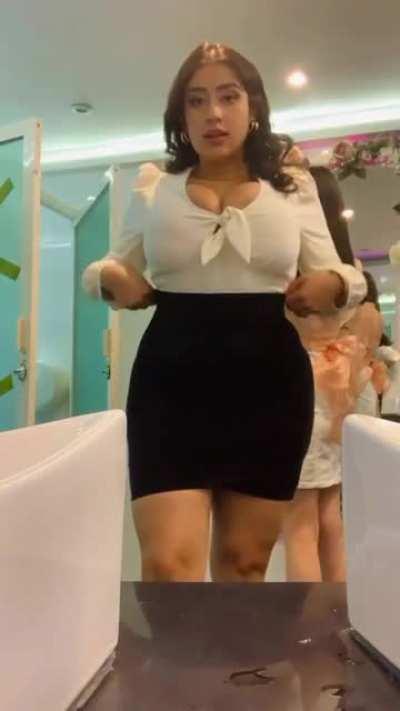 Esa blusa está por reventar