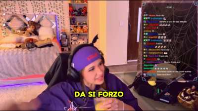 Emi y la piña... 🥵