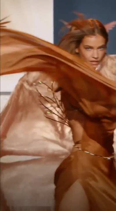 Barbara is on the Victoria's Secret runway | 2025 October New York