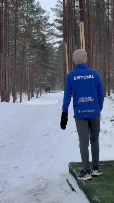 This ACE is a thing of beauty!! 17-year-old & a 1020-rated Estonian rising star Roland Kõur aces a dead-straight tunnel 331ft (101m) par 3 at the Järve disc golf course in Estonia! Filmed by his doubles partner Björn Marrandi.