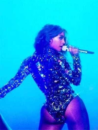 Shake that perfect ass 🥵