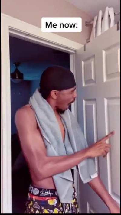 🤣 🤣 RIP to the Queen(the actual Queen. Not that Elizabeth shorty) 