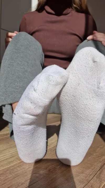 Should we put some oil on my feet?