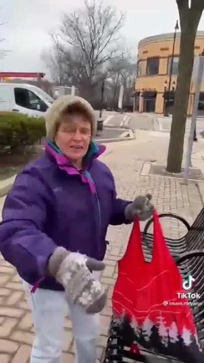 Racist Karen making it news worthy (sorry for the music)