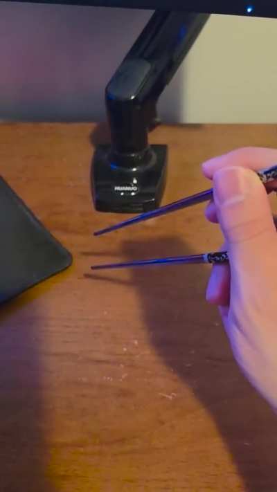 Chopsticks gets twisted when I try to use them as instructed