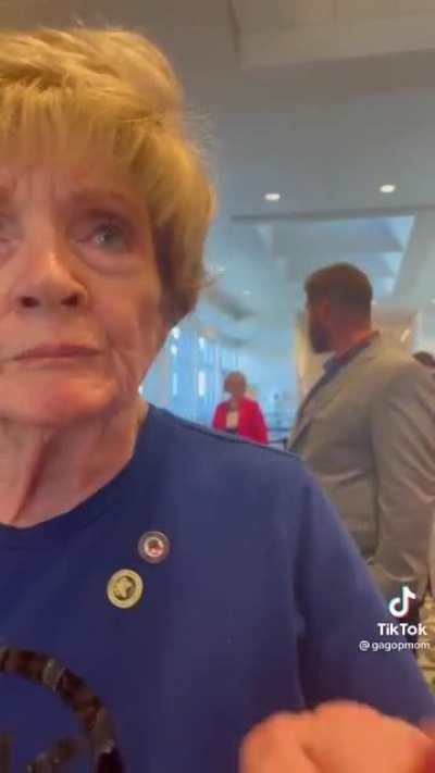 Racist bigoted lady says “Muslim people aren’t welcome” at a GOP event