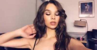 Mwah! - Hailee Steinfeld