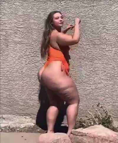 Just got this vid of my sis dancing in the back yard through my window