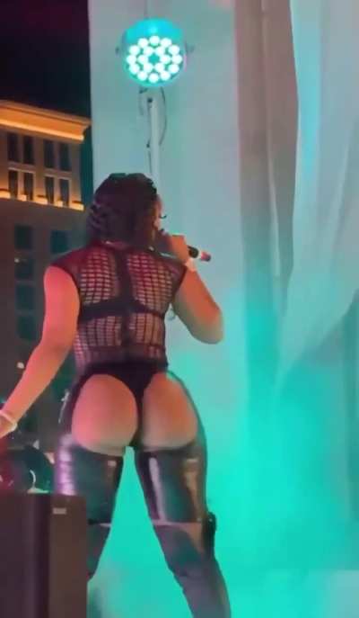 never get enough of her booty jiggling