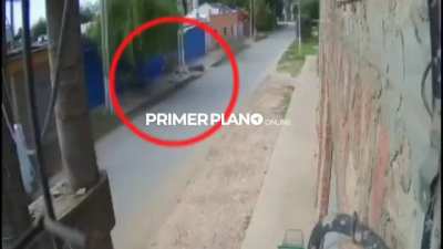 Merlo: robaban un local, el dueño los vio desde la camioneta y los atropelló.