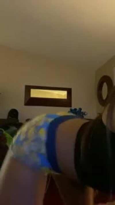 She go live she twerking