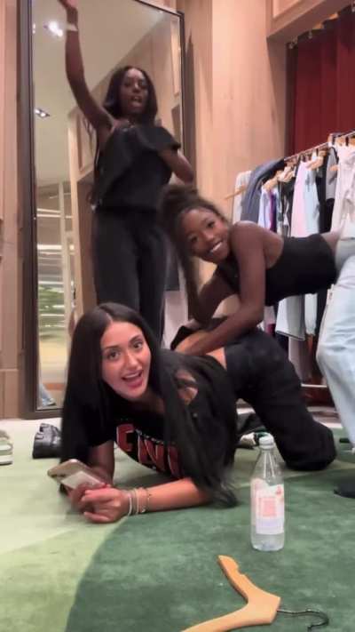 leah kateb from Love Island USA Season 6 throwing that ass back 🍑🍑🍑