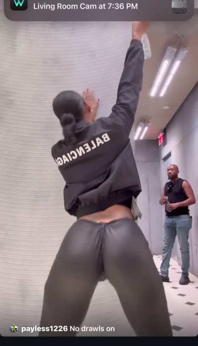 Look at that fat pussy