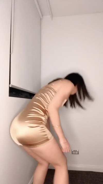 Would you pick up this asian girl with surprise from the club✨