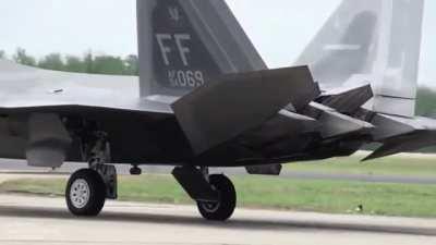 Hottie (F/22) shaking her nice booty