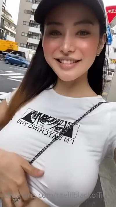 Poping out boobd in public 😍😍 Her albums linkss in commentss 👇🏻🔥