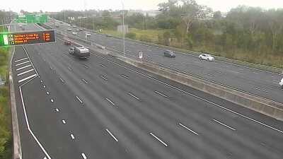 Drunk mom drove at high speed on the opposite side of the motorway..