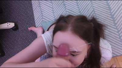 I made him cum on my face 🥰