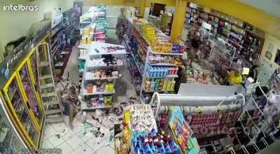 Man doesn't turn off refrigerator before working on it
