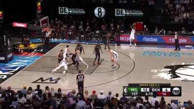 [Highlight]Giannis sons Griffin on the inbound play