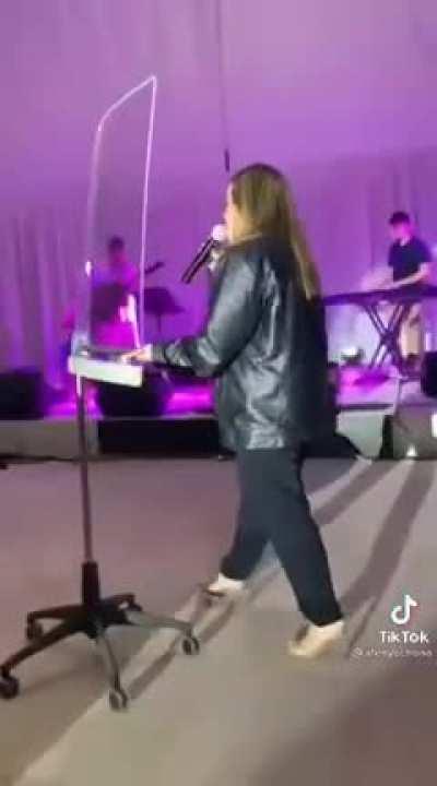 Faceshield who? Ilabas ang Windshield! 🌬️🚘