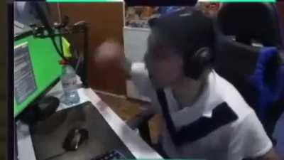 Beelce cada que aparecia chika: