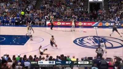 [Highlight] Anthony Lamb gets absolutely run over and does not get a foul