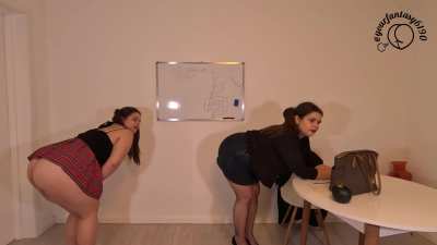 Teacher farting class 👩‍🏫💨