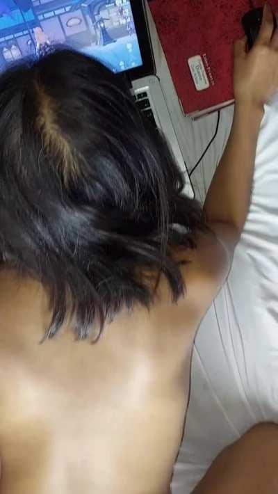 We like to play videogames!! Frida & Amy