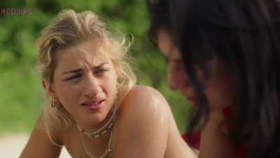 [Topless] Louise Malek 