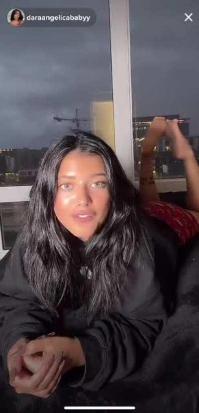 She’s back on live in TikTok 🦶🏻🥵