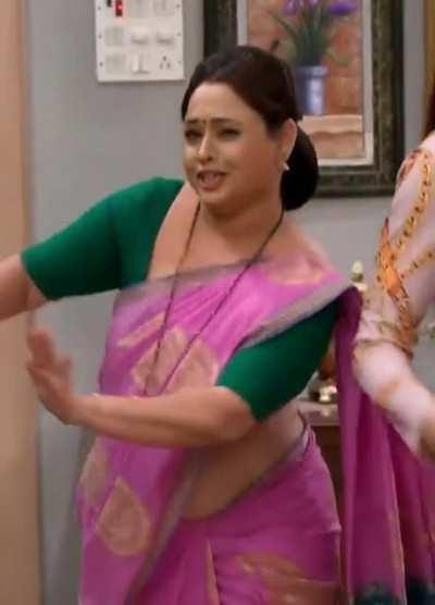 That bounce and navel of madhvi bhabhi 😍