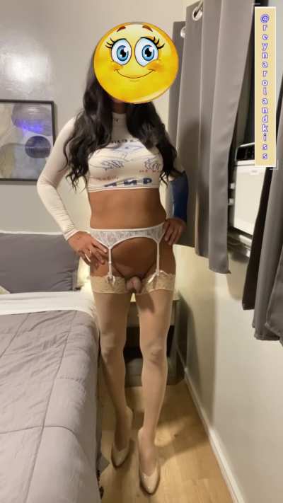 Hotels and sexy outfits! That's totally my vibe! I think this is one of my hottest looks ever, and I'm so excited to share it here.