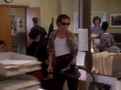 Ace Ventura Strut