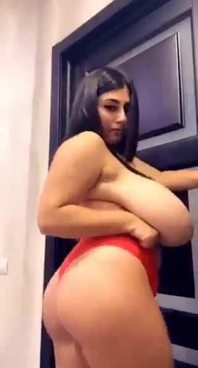 Massive TITTY CLAP - EPO68