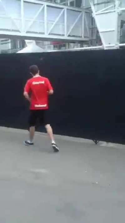 Torcida do Inter se revolta após possível saída de Coudet e quebra tudo no Sul