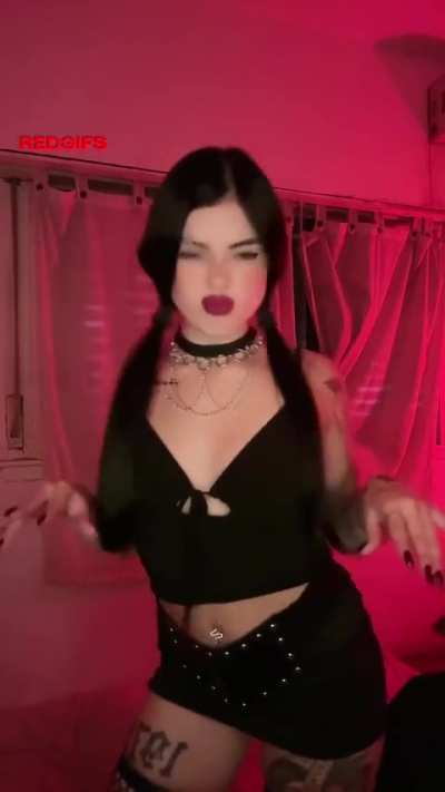 Scarlette (@scarlett_thorne_goth)