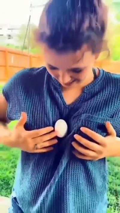 HMC While I try to break an egg with my boobs