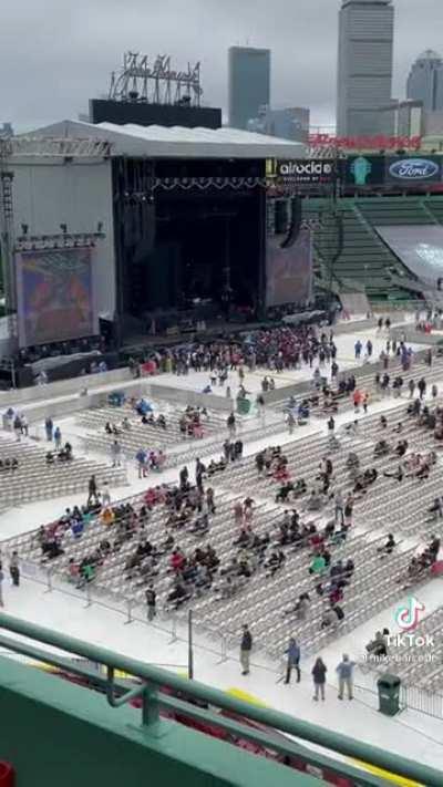 Got a good kick out of this! (Not OC)