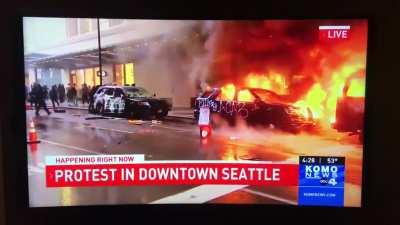 A man (undercover cop?) disarms a rioter that took a rifle out of a police cruiser in Seattle