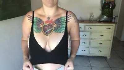 Happy titty drop and bounces