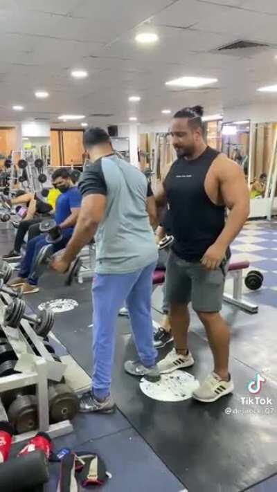 Just a Chad helping out another Chad, nothing to see here.