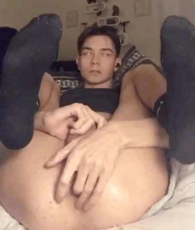 I love fingering my hole🥵