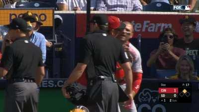 [Highlight] [Highlight] Joey Votto absolutely loses it and gets tossed after striking out.