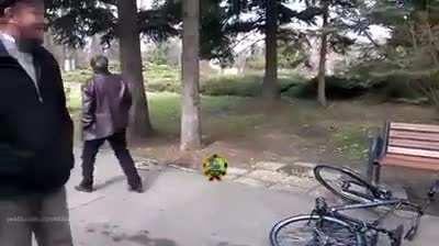 Vezi tataie ce patesti daca nu stai acasa izolat