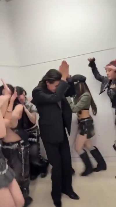 Felizz doing the Abracadabra challenge with Billkin